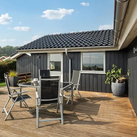 Awesome In Bjert With Wifi Casa vacanze Binderup Strand